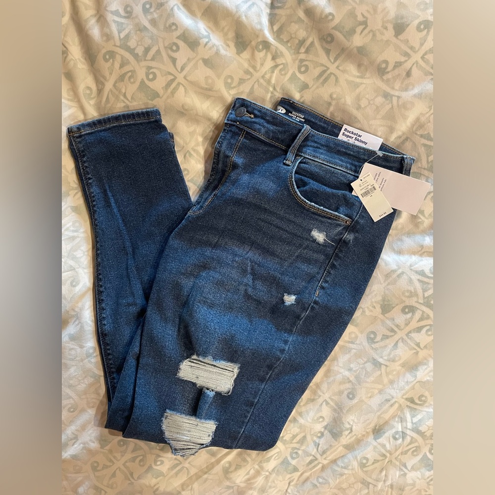 NWT Rockstar Super Skinny Mid Rise Distressed Old Navy